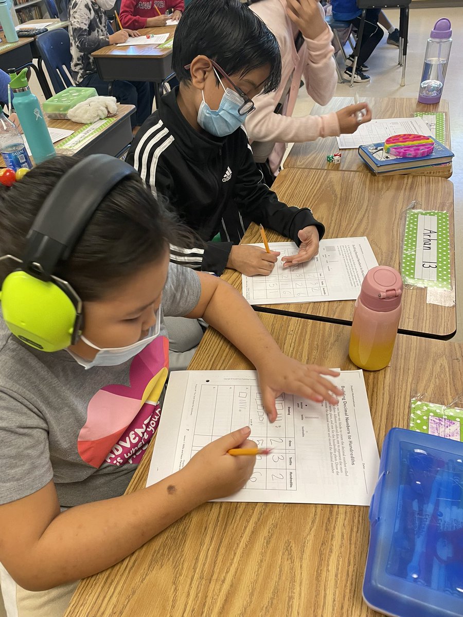 MsFranz_ATS's tweet photo. 4th grade Ss begin their decimal unit with M3: 10th Street Pet Sanctuary! Great way to show pictorial representations of decimal numbers to the thousandths! @APSGifted @APS_ATS #mathematicians #mathtalk #keeganstrategies #mathworkshop https://t.co/K7ajGiY7VJ