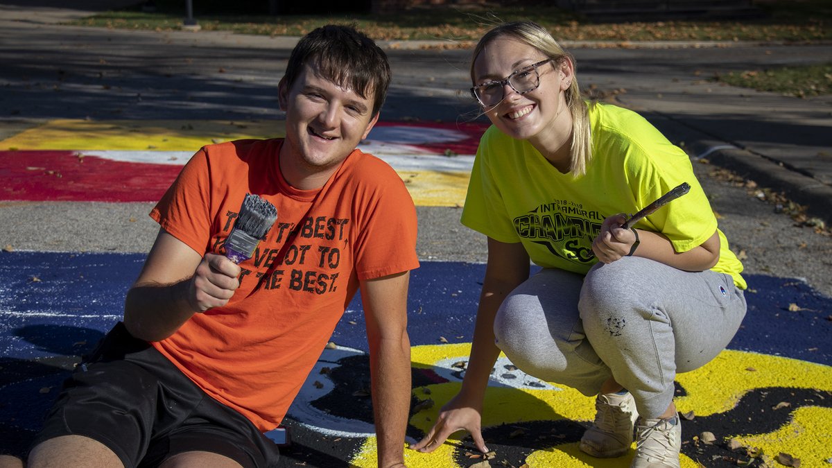 SimpsonCollege's tweet photo. Homecoming week brings out the artist in us all. #StormBacktoSC #ONESimpson https://t.co/MOfv4DkdRs