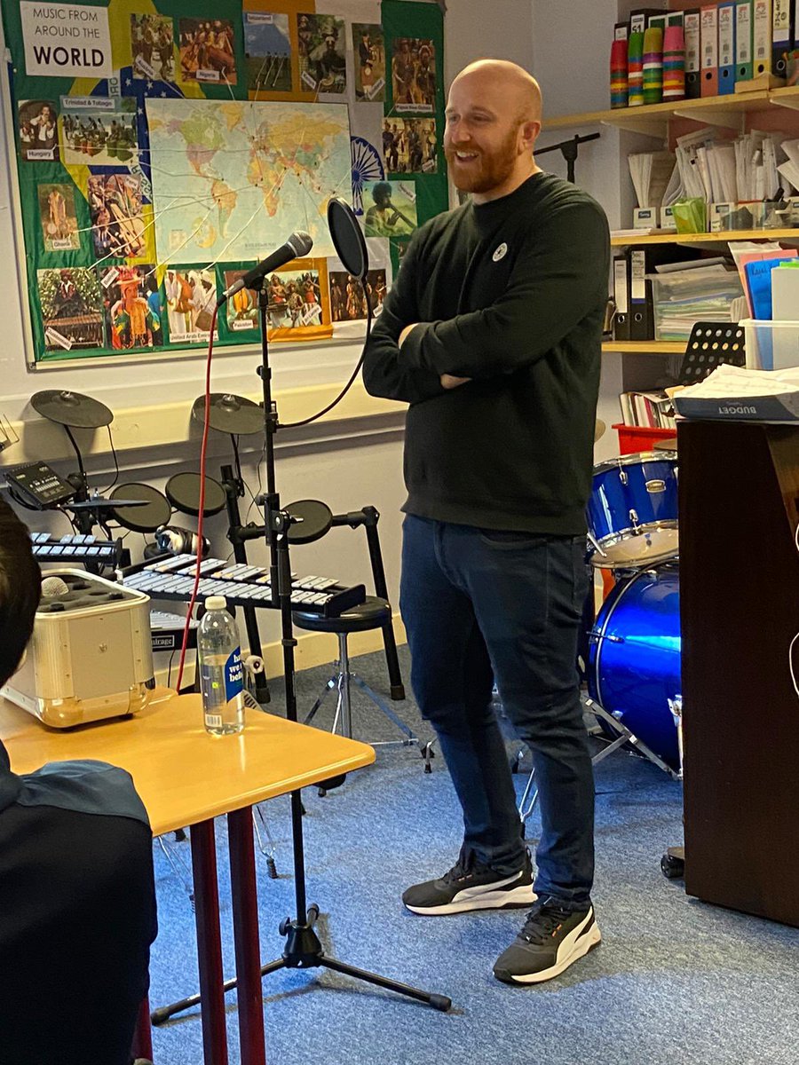 dyw_academy's tweet photo. A big thanks to @comedyray for giving up his time to meet with our S3 Music tech class. We had lots of fun recording an interview with Ray, learning about his career in the creative arts industry. @ht_springburn @spring_careers @SpringburnAPC @TBF_Glasgow @CreativeArtsSA https://t.co/4gNvlwYOKD