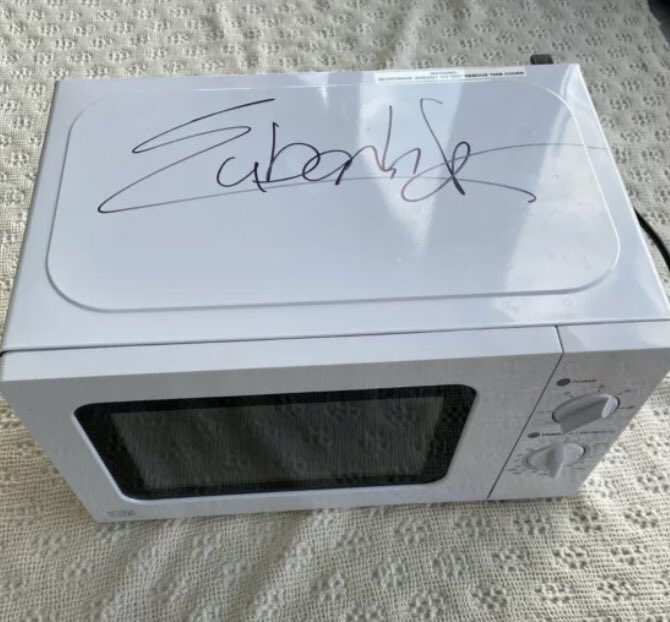 DannyBoyFrost's tweet photo. Today is microwave day ✍🏼#MicrowaveGate https://t.co/fl90htRCrk