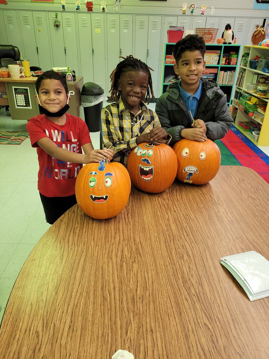 susanbase11's tweet photo. Pumpkin time.
#followingfowler
@SassySimm
@Alex2Inspire https://t.co/AK5oLUyOxv