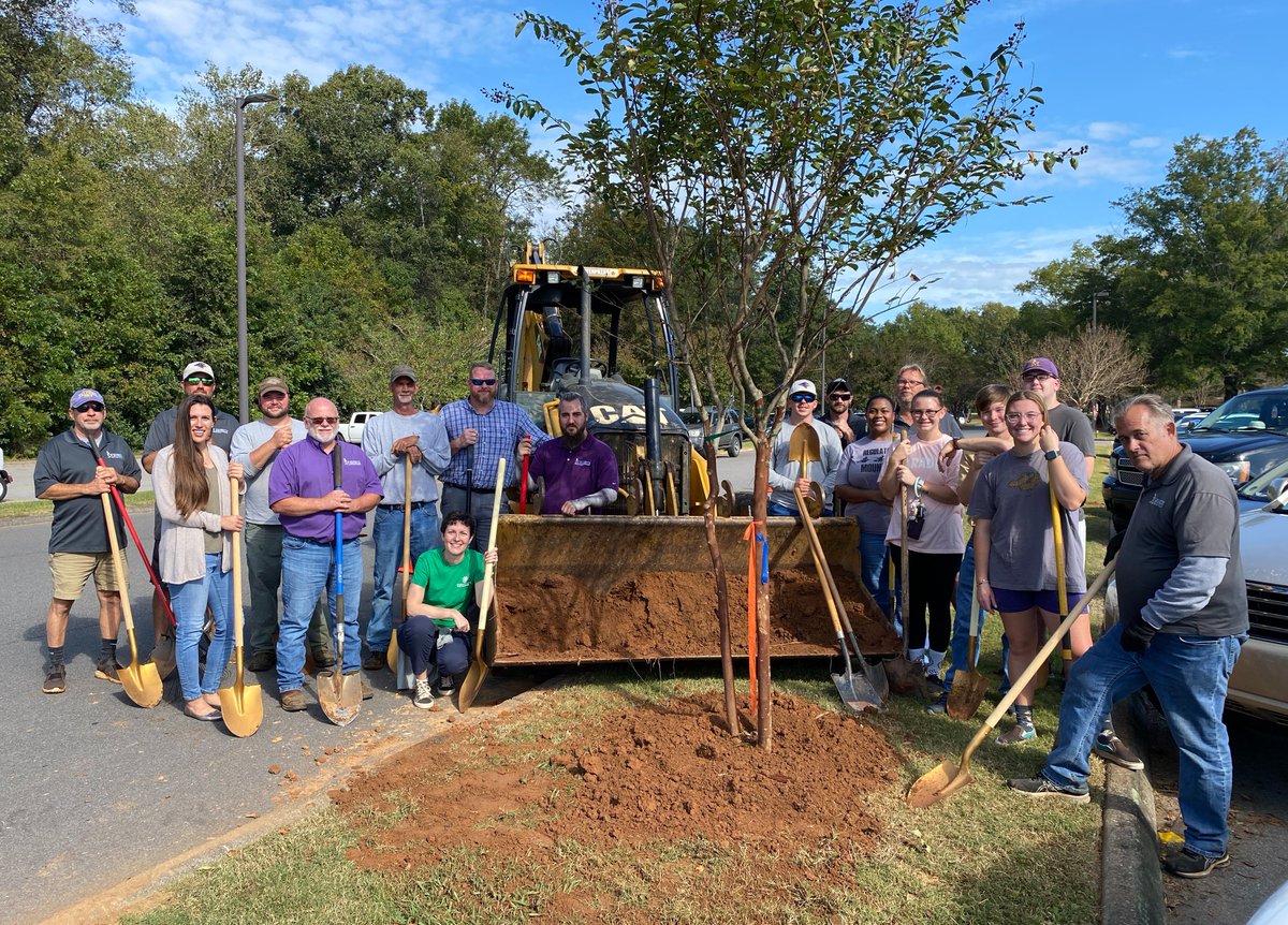 UMPhysicalPlant's tweet photo. The Physical Plant came together with faculty, students, and other staff to plant crepe myrtles along College Drive, kicking off Global Climate week! https://t.co/6WjH3hUZzS