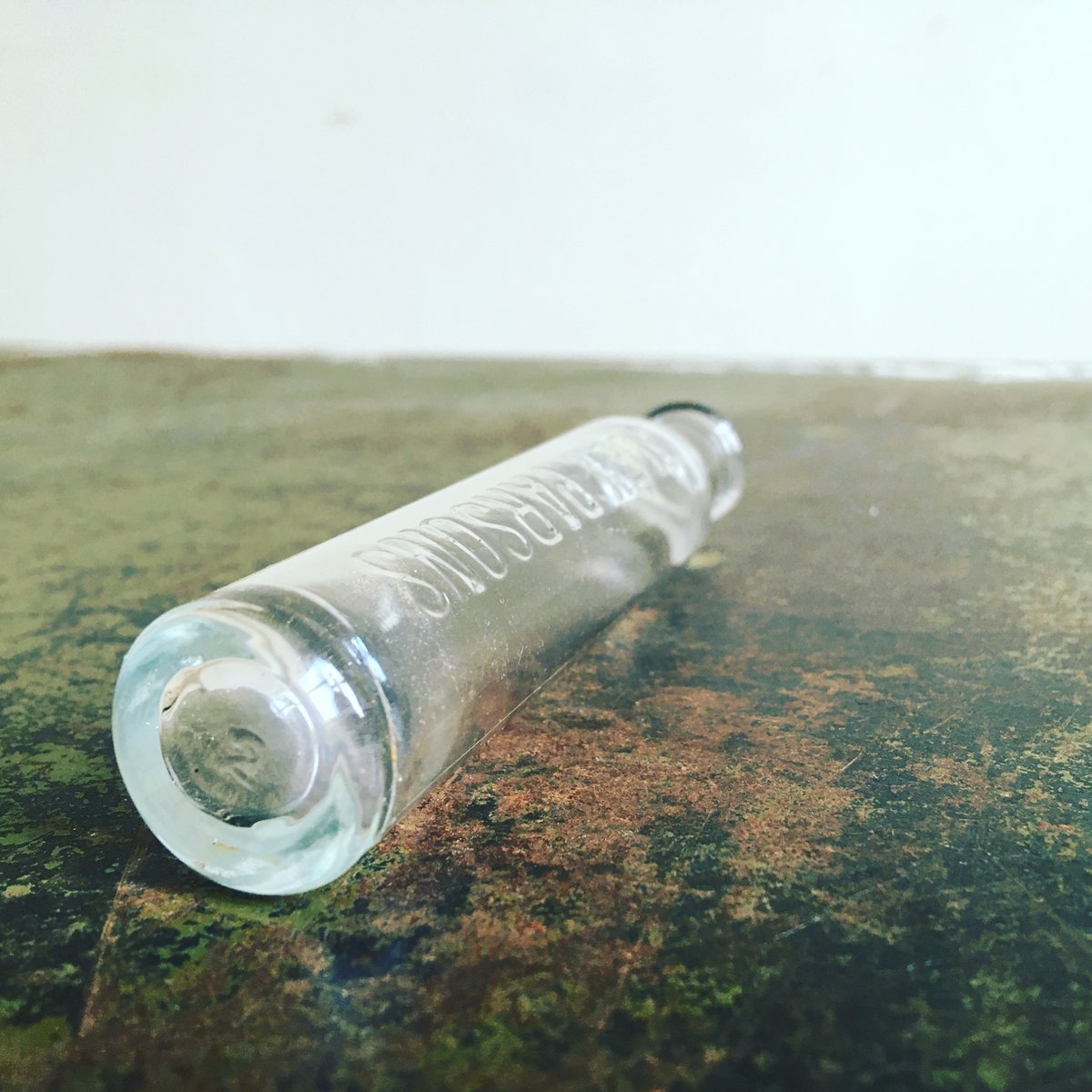 DanielsFayre's tweet photo. https://t.co/cgieXmfwzQ #Vintage #Small #Embossed #ALEXPARSONS #Glass #Bottle #Alex #Parsons #Farmhouse #Barn #Salvage #c1930s #DanielsFayre #toprated #ebayseller #differentfromthecrowd https://t.co/jPjBWWikCp