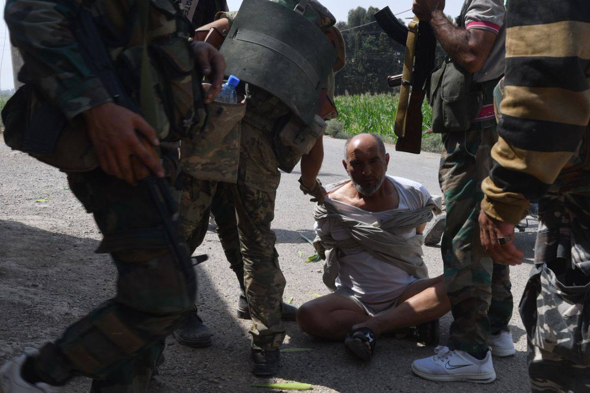 MuhHunter's tweet photo. Tiger forces dragged crying kids and the woman out of the house to the yard and after a short burst it got quiet.  

See more: https://t.co/2ZgeRedZ3O 

#Syria #Russia #Military #ISIS_Hunters #Wagner
#سوريا #روسيا #فاغنر #داعش https://t.co/qiiWYxemf0