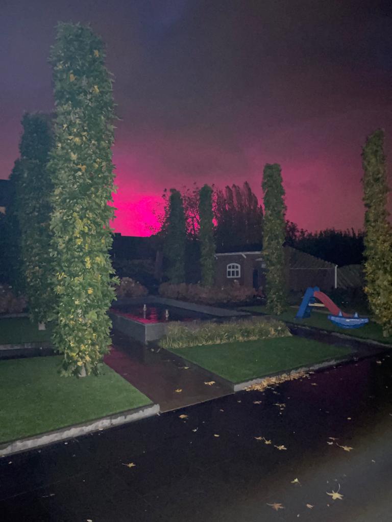 Vanochtend... Wat een bijzondere lucht <a href="/KNMI/">KNMI</a>