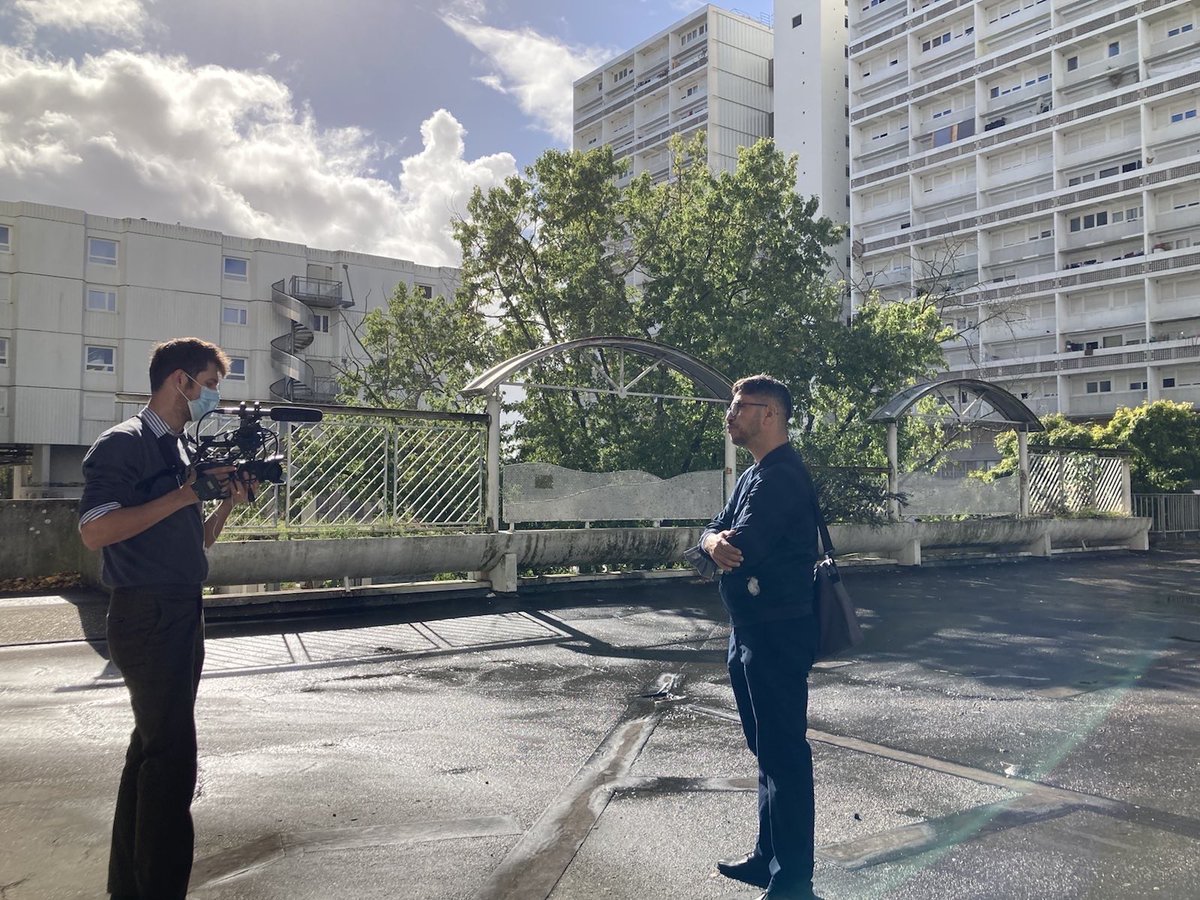 Il y a des jours où le temps s’arrête, le temps d’une rencontre,qui ns rappelle à nos devoirs. Quartier des Aubiers auj à #Bordeaux : ⁦<a href="/eddydurteste/">Eddy Durteste</a>⁩  ⁦<a href="/LesDetermines/">Les Déterminés</a>⁩,ou comment refuser les injustices av un esprit constructif. ⁦<a href="/FondationBNPP/">Fondation BNP Paribas</a>⁩ #ProjetBanlieues
