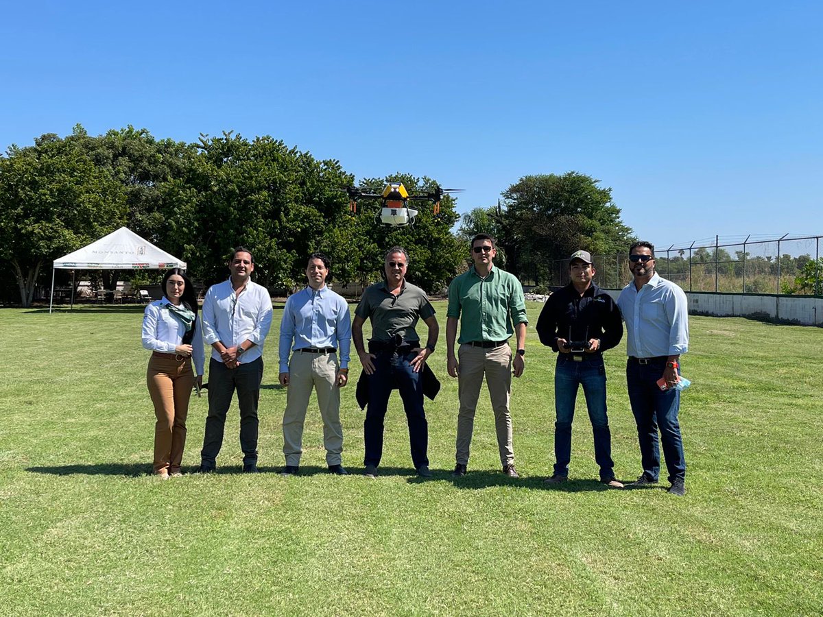 Soy3raEdad's tweet photo. Gracias a @lofagro por sus atenciones en #Guasave y por apostar a la tecnología china 🇨🇳 de #HanheDrones @TojoyMexico @ErnieZV https://t.co/WUsUm8wgYo