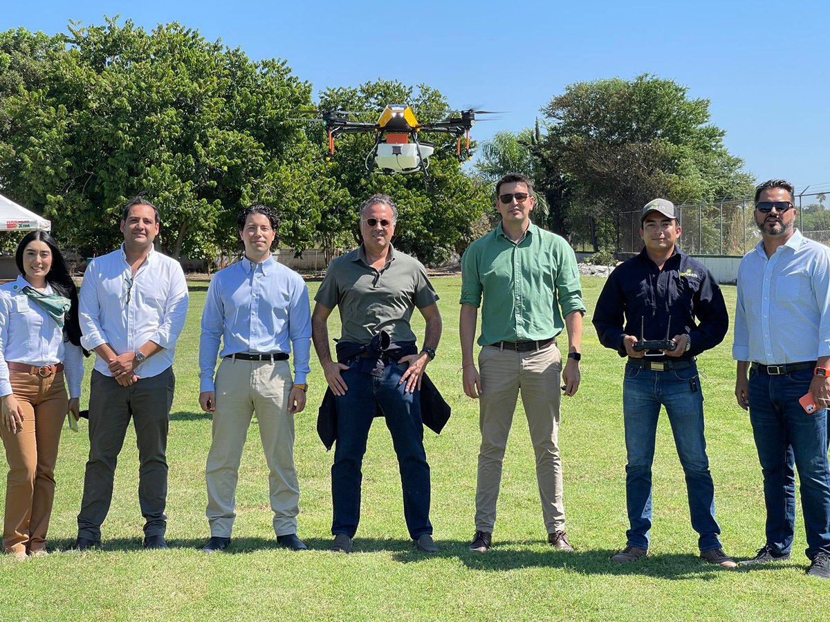 Soy3raEdad's tweet photo. Gracias a @lofagro por sus atenciones en #Guasave y por apostar a la tecnología china 🇨🇳 de #HanheDrones @TojoyMexico @ErnieZV https://t.co/WUsUm8wgYo