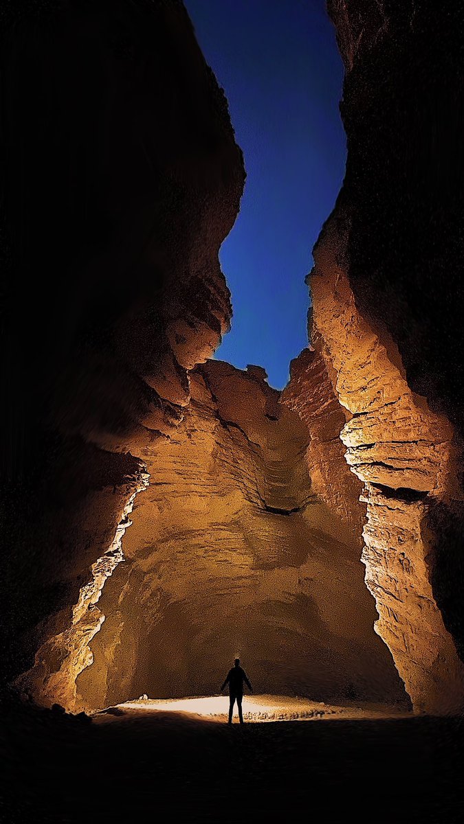 TurismocityBR's tweet photo. 😱 Imagina estar sozinho nesse lugar com a lua cheia no Anfiteatro de Cafayate, Salta na Argentina? 🏜🇦🇷
Lindo porém eu chamaria algumas pessoas pra ir junto! 😂👏
📸IG: nicotolsta
#Viagem #ViagemArgentina #DicasdeViagem #BlogdeViagem https://t.co/62CK3LVjGu