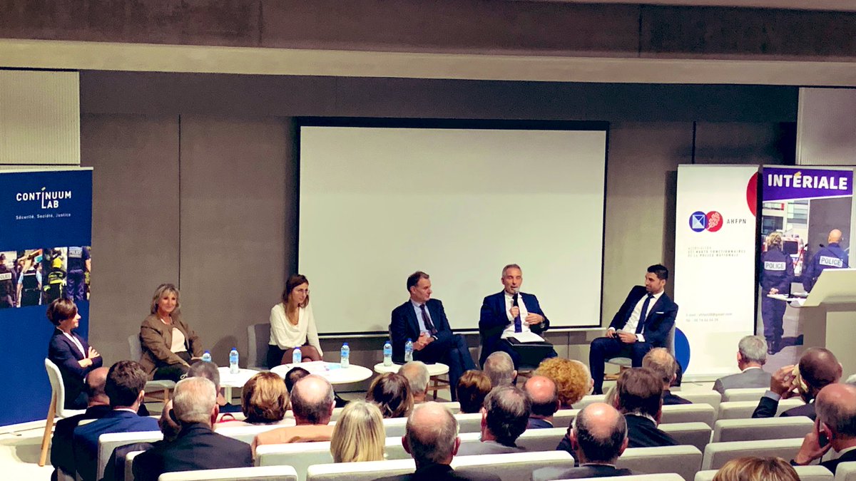 Interiale's tweet image. Rencontres de l’#AHFPN sur le baromètre @CEVIPOF « La confiance forces de sécurité / population » en partenariat avec #Interiale heureuse de pouvoir contribuer à ce débat sociétal majeur sur la confiance de la population dans ses forces de #sécurité intérieure #Engagement