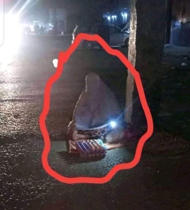 pa919035's tweet photo. کچھ بدنسل لوگ کہتے ہیں آٹا 300 روپے کلو ہو جائے ہمیں فرق نہیں پڑتا سالیو اپنی ماں باپ سے پوچھو کیسے دن گزار رہے ہیں 
#جنترمنترسےملک_نہیں_چلتے https://t.co/XLXHgt2YWu