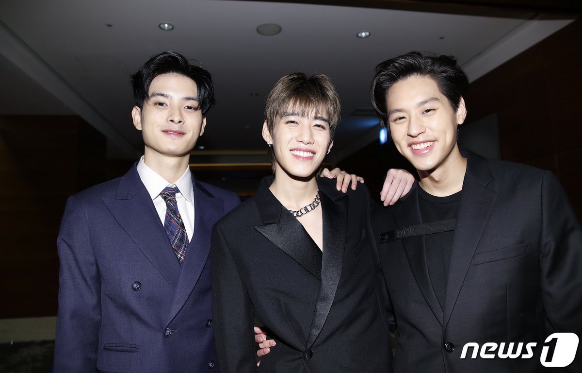 BKPP_INTL's tweet photo. These pics are me and my two friends who are dating when we go out as a group of three. https://t.co/wG1YXOU9US