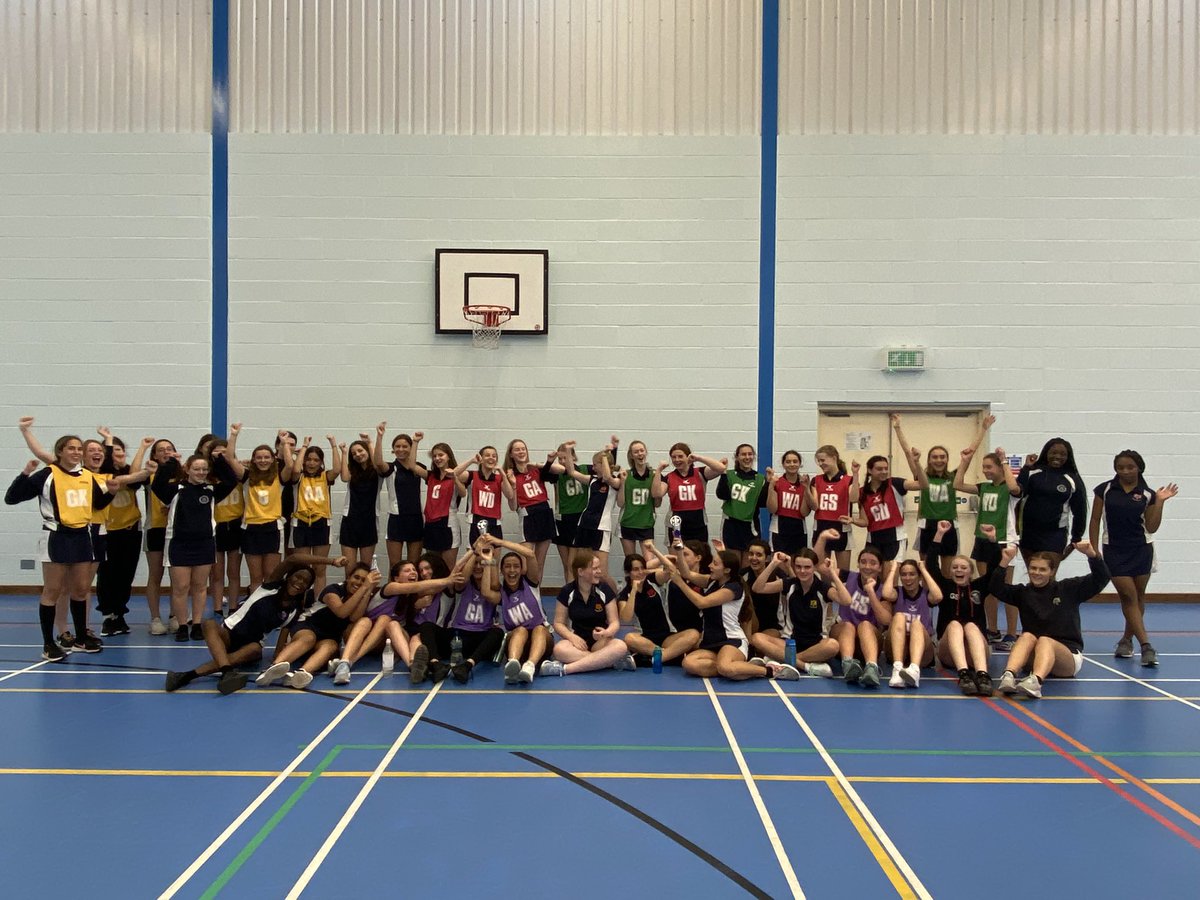 UHSPeDept's tweet photo. Yes! A return to competition netball. A huge turn out for yr10/11 netball - 5 teams across the years & a win to boot! #TeamUHS 🏆🏆 @MertonSSP Thanks to @RicardsPE @RPHSPE @HAWI_PE for attending! 👑 https://t.co/iYwnWYwIL1