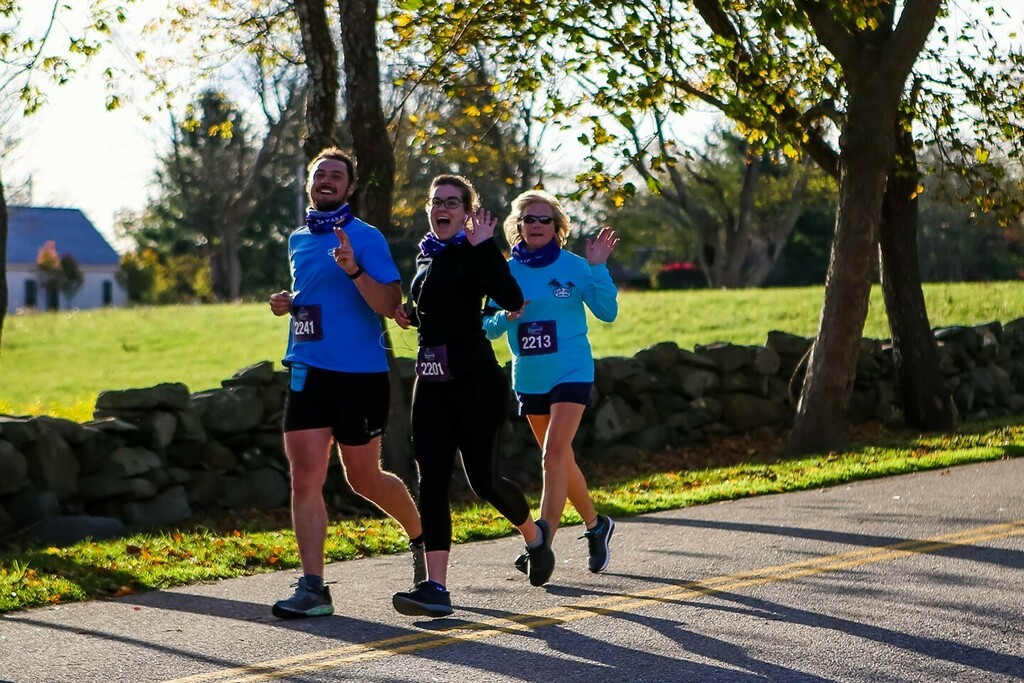RaceTheRhode's tweet image. We will be at @RhodeRunnerInc tomorrow night from 5-7p for bib pick up for the Ocean State Rhode Races.  Join us there to grab your bib for Sunday's race. ⁠
⁠
We still have a few limited bibs left in the full, half and 5k - learn more about this Fall… instagr.am/p/CVSshSFtX3A/