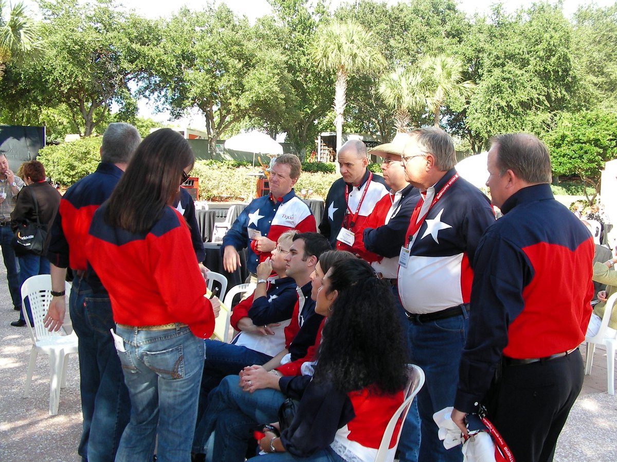 TexasEDC's tweet photo. It's time for another installment of #TEDCTBT !
This picture is from 2006 and features @goteamtexas when it was still known at the Texas Marketing Team.
I wonder what they're discussing that has everyone so serious... https://t.co/EiWzbY2Tyd