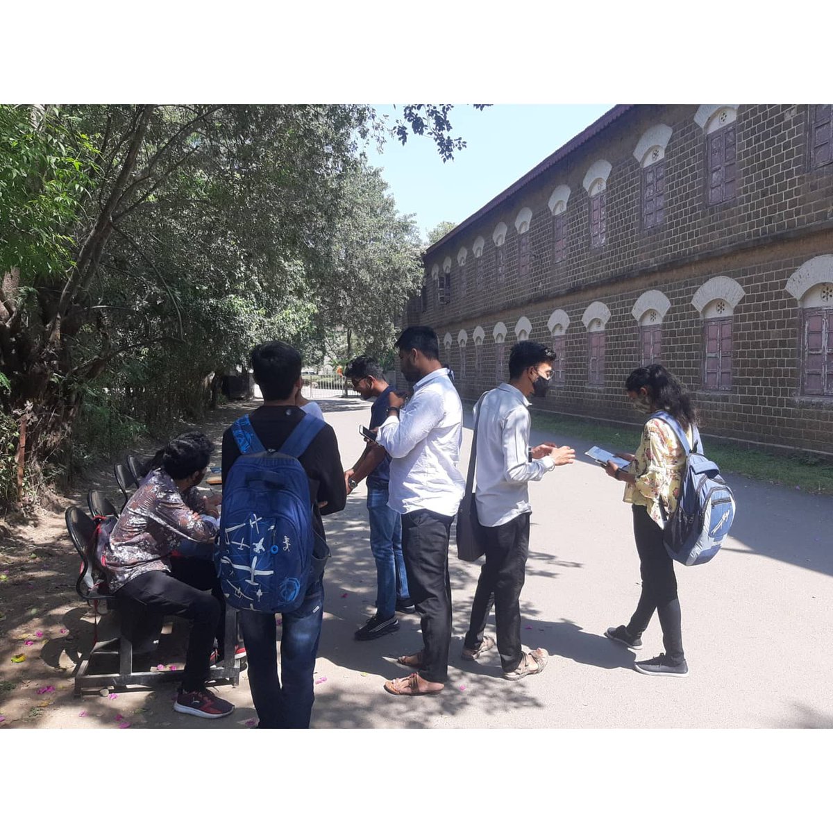 iDigambarPawar's tweet photo. आज अभाविप महासदस्यता अभियानाच्या निमित्ताने फर्ग्युसन महाविद्यालय पुणे येथे सदस्यता नोंदणी करण्यात आली. यावेळी महाविद्यालयातील विद्यार्थ्यांचा उत्स्फूर्त प्रतिसाद मिळाला.
@pvsathesir @ABVPVoice
#membershipdrive #ABVPVoice #MahaABVP #ABVPPune https://t.co/LWbiB5pWPe