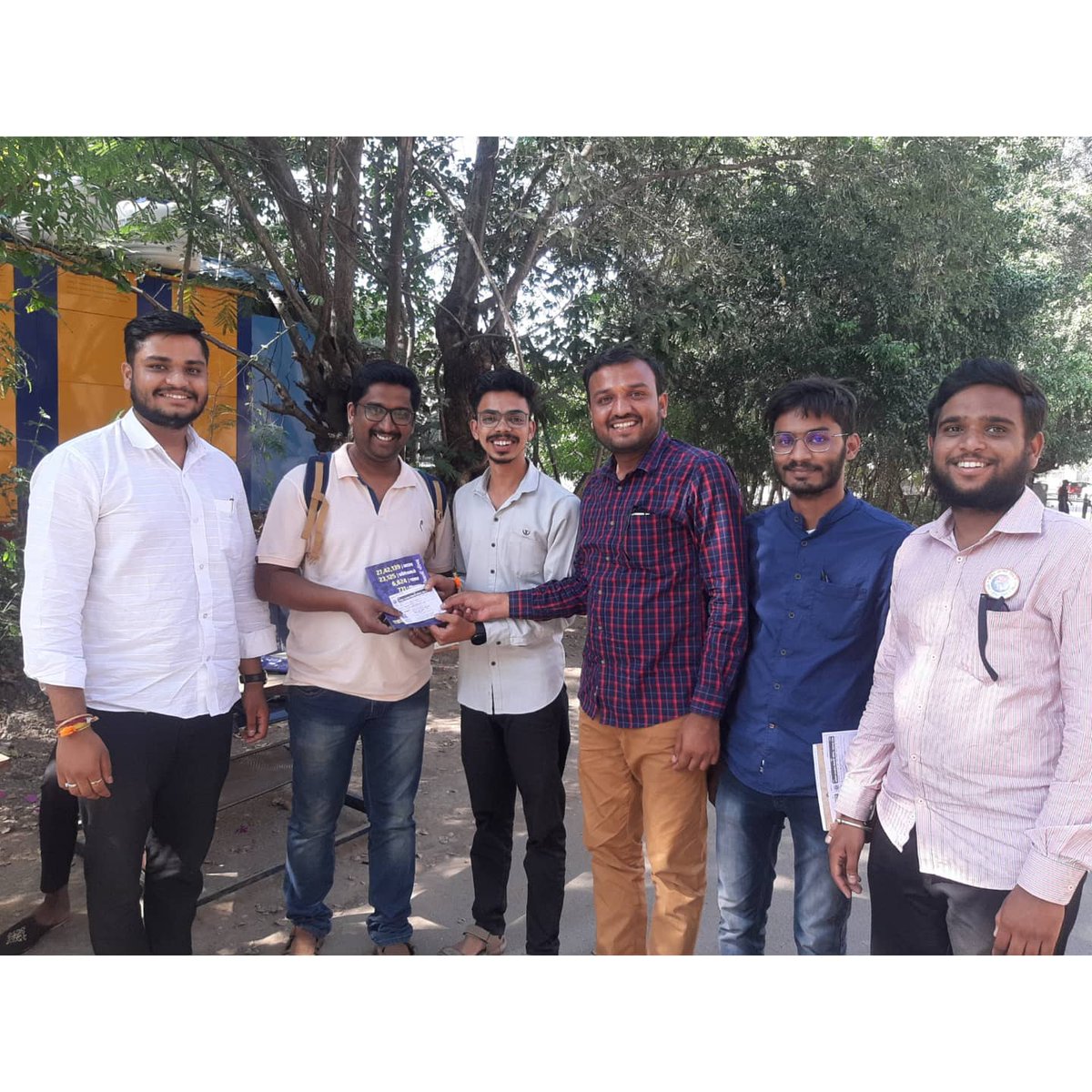 iDigambarPawar's tweet photo. आज अभाविप महासदस्यता अभियानाच्या निमित्ताने फर्ग्युसन महाविद्यालय पुणे येथे सदस्यता नोंदणी करण्यात आली. यावेळी महाविद्यालयातील विद्यार्थ्यांचा उत्स्फूर्त प्रतिसाद मिळाला.
@pvsathesir @ABVPVoice
#membershipdrive #ABVPVoice #MahaABVP #ABVPPune https://t.co/LWbiB5pWPe