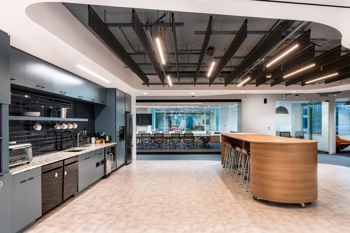 PerisConstruct's tweet image. Create a space for your team to relax and re-charge. Peris built this sleek café with unique ceiling details and custom lighting. Visit our portfolio of work at peris.com.
#SShape #Cresa #Edgefunds #kitchendesign