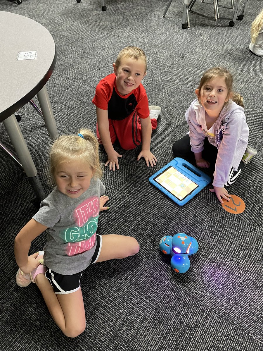 STEM_MVES's tweet photo. Kinder and first graders had such a great time learning how to program a Dash robot with drag and drop coding during Explore Time yesterday! Laughter and smiles abounded in the STEM lab! @s_scoville @smith1st @MVESGainesville https://t.co/OpA5GLzBZs