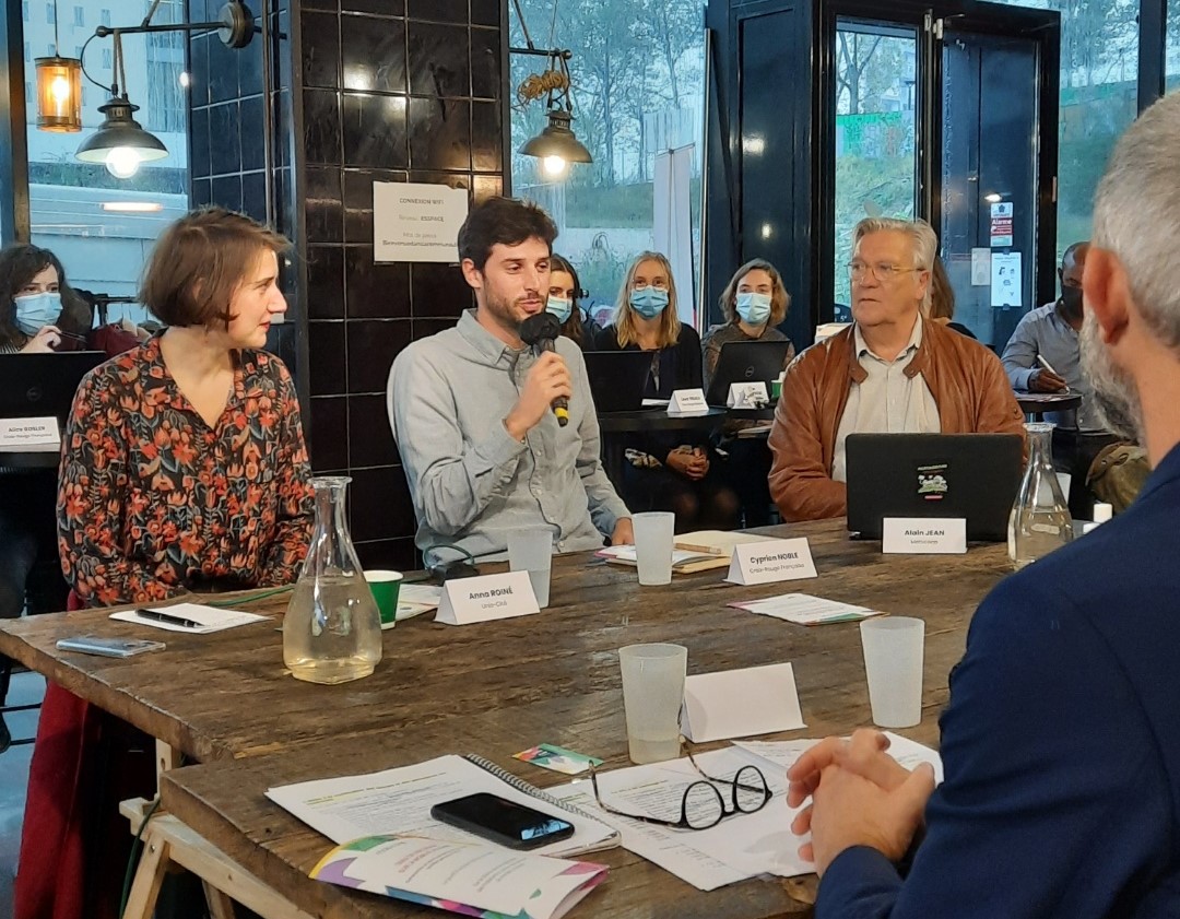 @CyprienNoble <a href="/CroixRougeMob/">Croix-Rouge Mobilités</a> “Pour un ancrage fixe sur les #territoires, 1 des enjeux est de fédérer les #communautés locales autour d’un projet commun. Se faire rencontrer des habitant·es qui sont sur le même territoire mais qui ont des casquettes et des potentiels différents.”