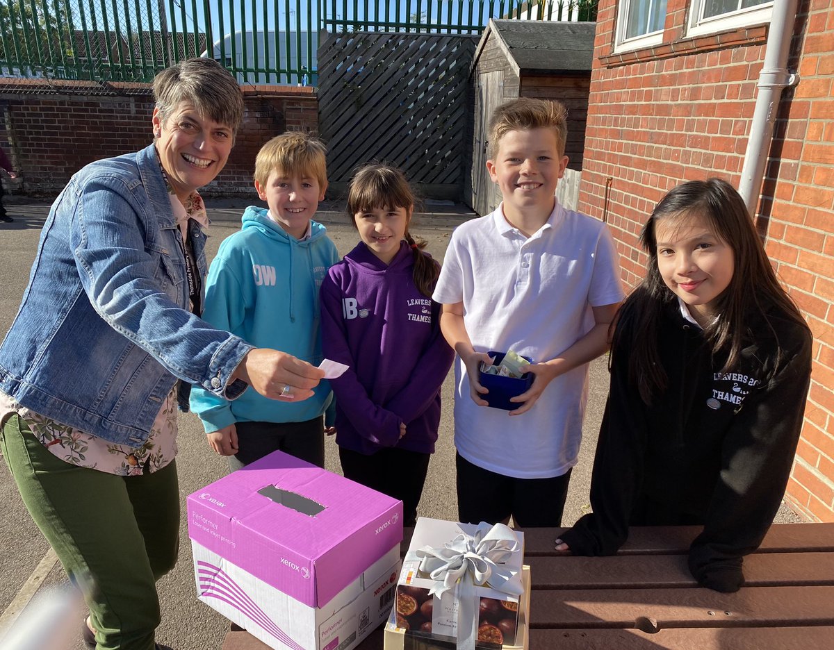 ThamesideSch's tweet photo. And the winning ticket π« goes toβ¦β¦β¦β¦. Saffy in GLE! Congratulations!! π₯³ Thank you again to @Waitrosecaversham for the cake donations! Donβt forget, cake sale today after school! #TPS #Thamesideprimaryschool #Waitrosecaversham π°π§ https://t.co/dx0saWALhw