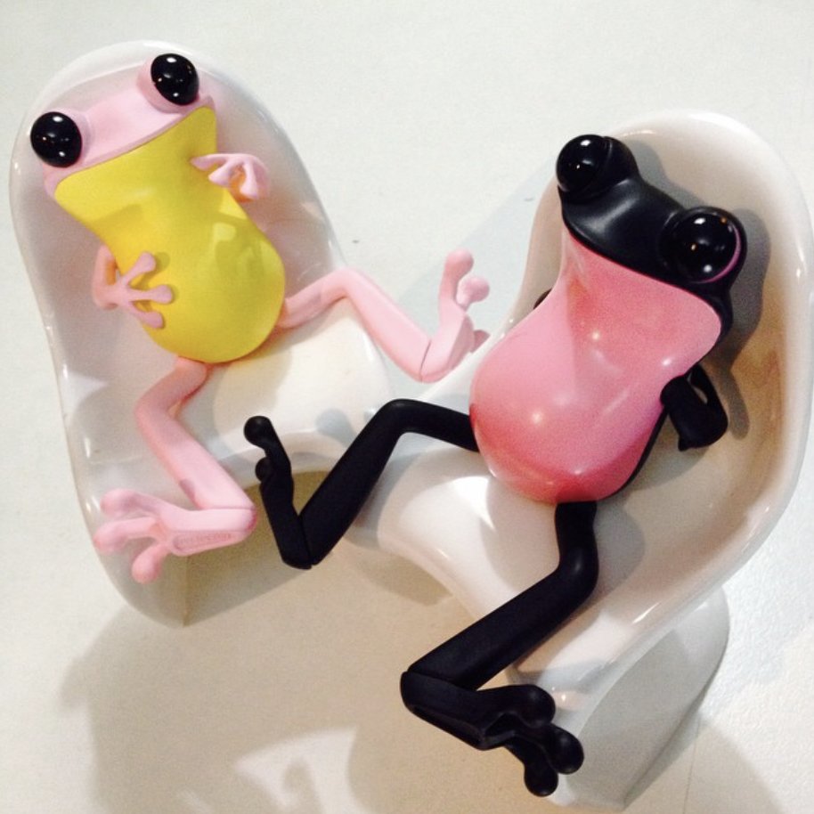 toysrevil's tweet photo. #throwbacktoythursday: https://t.co/2AxNuilITC

I LOVE #APOFrog by @twelvedot ... this is my humble collection in my #toylifesg :)

#twelvedot
#designertoy
#throwbackthursday
#NotForSale https://t.co/cmytu8L0fF