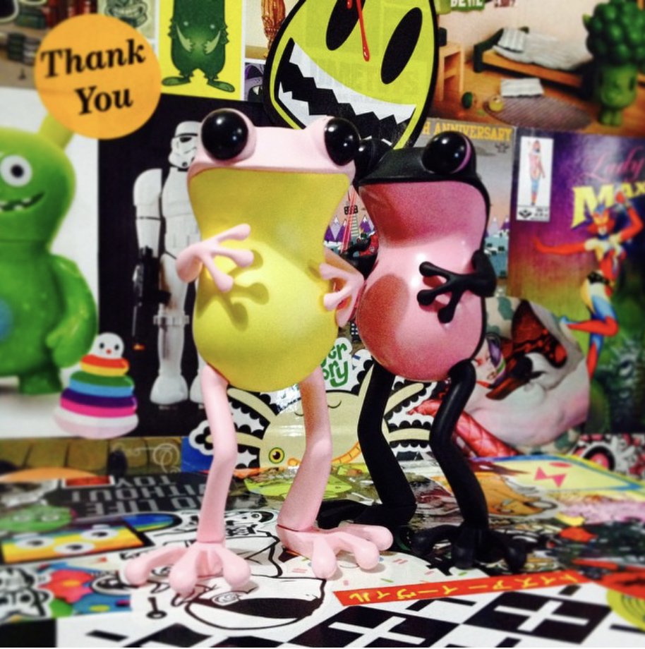 toysrevil's tweet photo. #throwbacktoythursday: https://t.co/2AxNuilITC

I LOVE #APOFrog by @twelvedot ... this is my humble collection in my #toylifesg :)

#twelvedot
#designertoy
#throwbackthursday
#NotForSale https://t.co/cmytu8L0fF