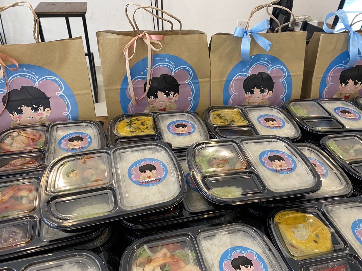 sunbear0701's tweet photo. Sent 65 boxes of meal for the Phomkubphee team💗
🍱 17boxes "Chicken Thai curry"
🍱 16boxes "Chicken spicy pepper sauce"
🍱 16boxes "Mixed fried egg spicy salad"
🍱 16boxes "Shrimp stir fried with chilli and salt"
#supanut
#SPNFoodSupport https://t.co/sM6hJrNRj1