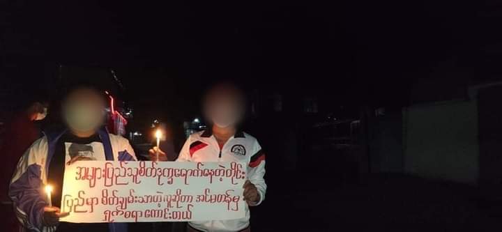 AlexMyanmar13's tweet photo. Night strike in Namkham,Northern Shan State marched tonight by lighting candles and protesting peacefully against the dictatorship.
#WhatsHappeningInMyanmar #Oct21Coup #CandleStrike https://t.co/nWs3HBaT51