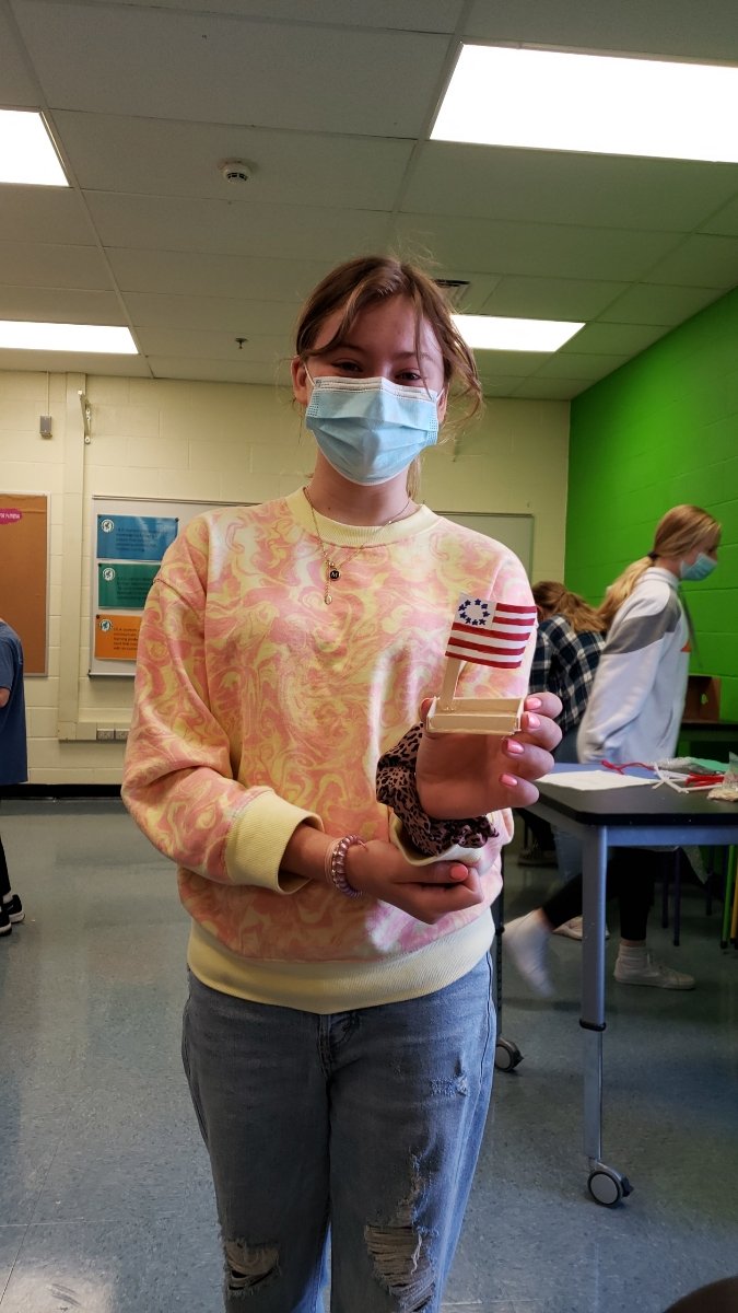 cougarslibrary's tweet image. 8th grade Ss with @Ajaff1 are planning, designing &amp;amp; creating interactive museum displays of the American Revolution @CatonsvilleMS #cmsmakes #bcpslms