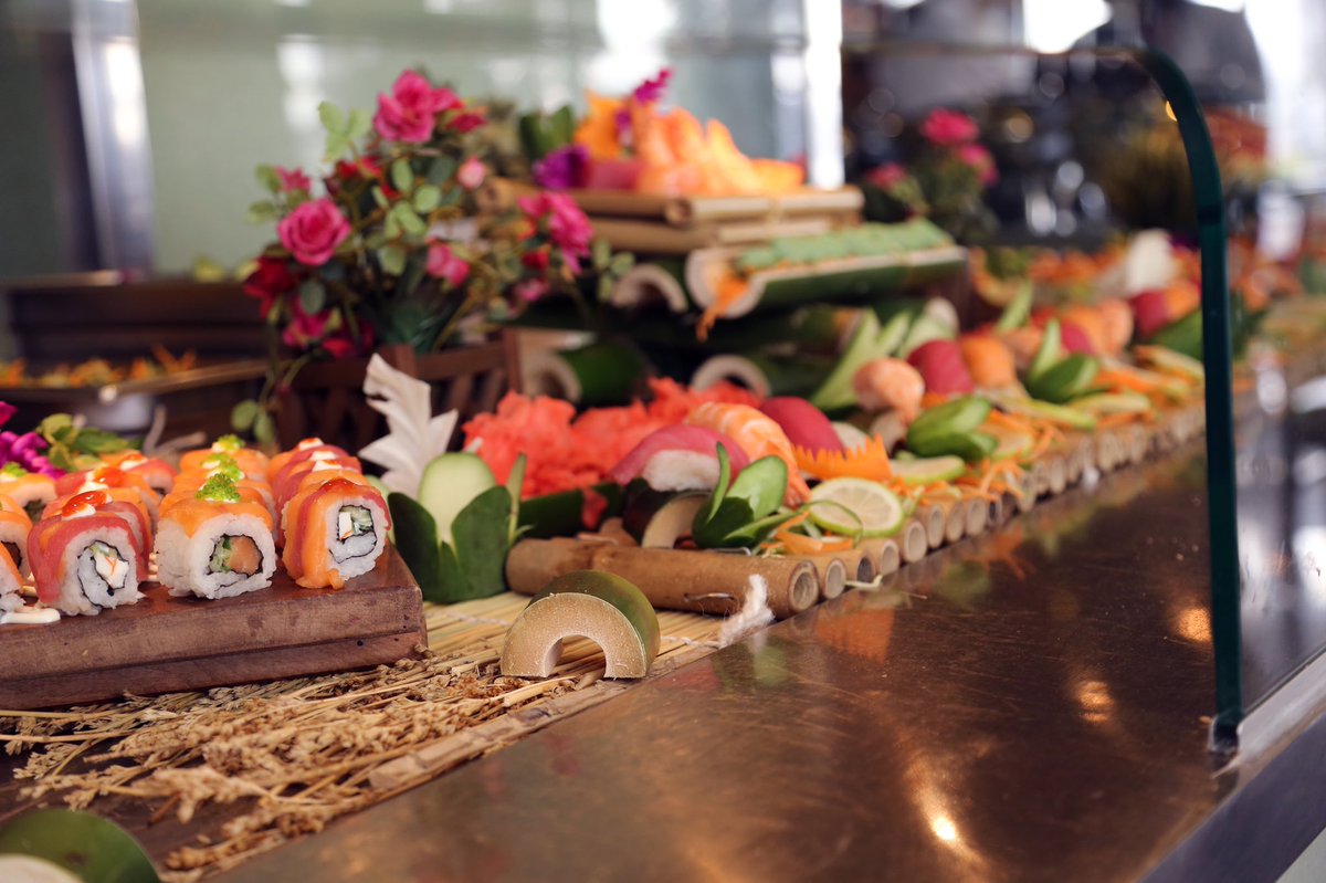 ICSEMIRAMIS's tweet image. the Big Friday Brunch that stands out from the bunch. Here is a glimpse at some of the music and fun that await you! The Big Friday Brunch rotates its selection regularly to keep you enticed! Seafood, sushi, teppanyaki, pastas, grills, tempting desserts and more! Call 0227988188