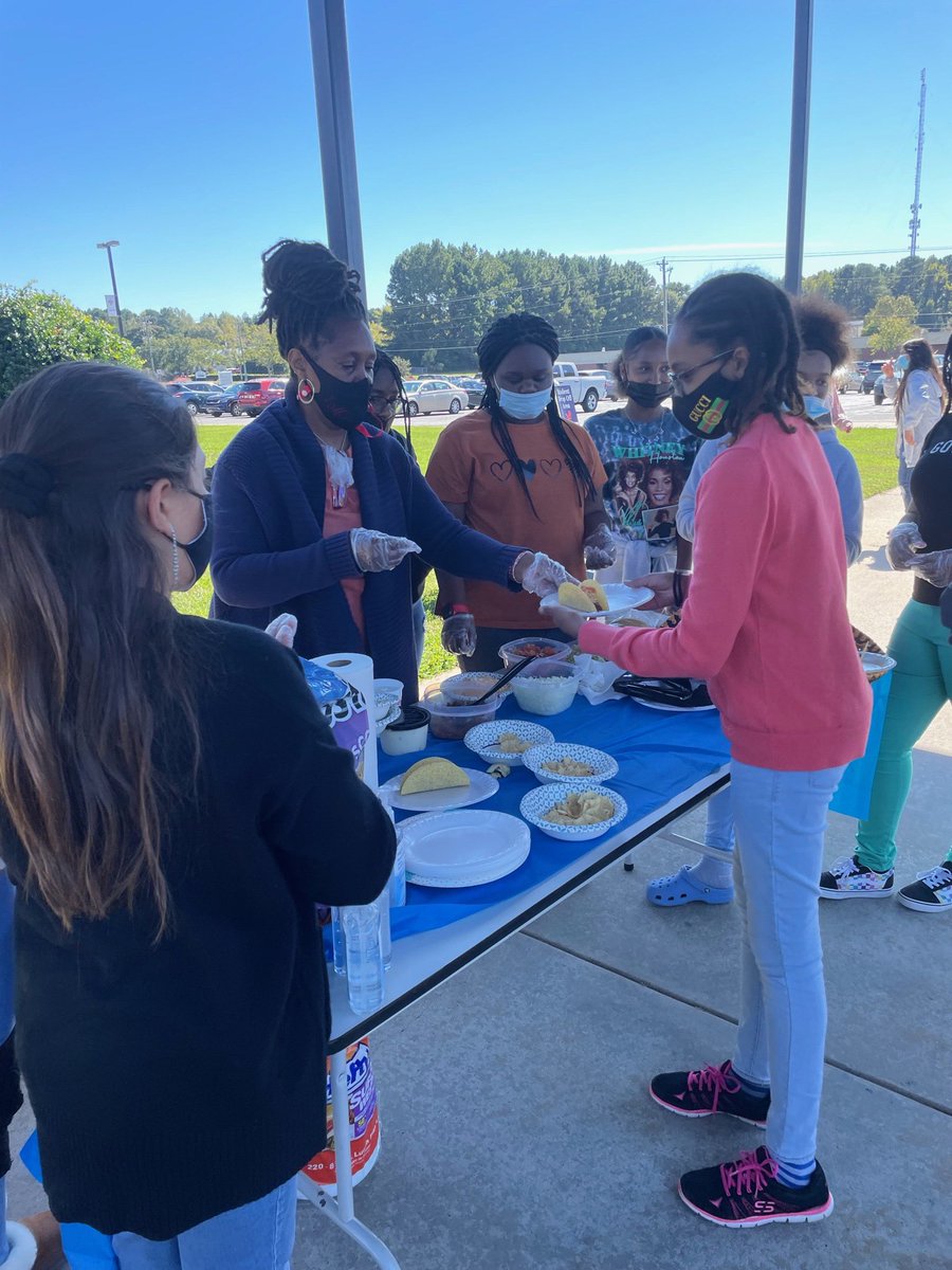 FRMSEagles's tweet photo. Team 7B (Coach Roberts, Mrs. Miller, Mrs. Long, and Ms. Evans) celebrating the culture, contributions, and achievements of our Hispanic community for #HispanicHeritageMonth #FlatRockForward #EagleNation https://t.co/l6obJcXOjN