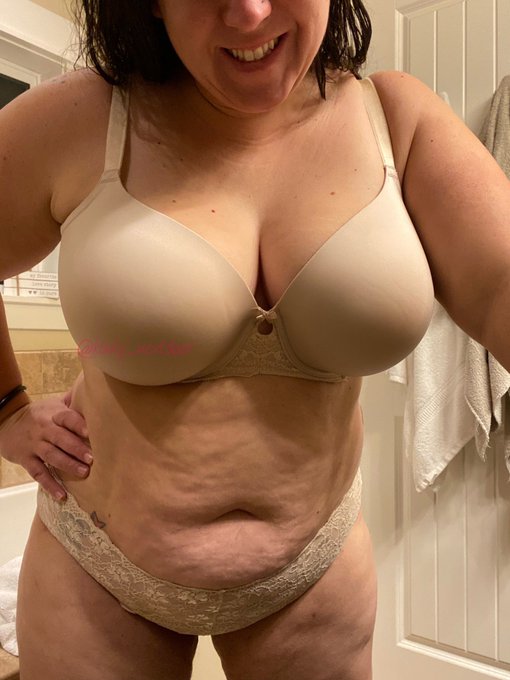 1 pic. We are almost to the weekend. #mombod #thickandhappy #curvy #curvymama #milf #pawg #nsfw #thickchickthursday