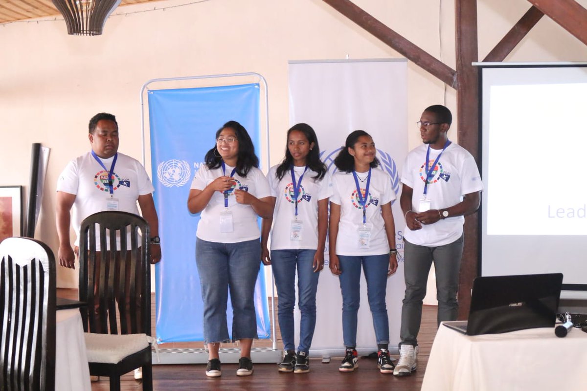 UNMadagascar's tweet photo. @UNMadagascar #ATOS @NextA_mg @UNFPAMadagascar @OrangeMG_Plus @PBFMadagascar avec les #MJS jury de la grande finale #Hack4Peace. https://t.co/sT3YO6QesJ