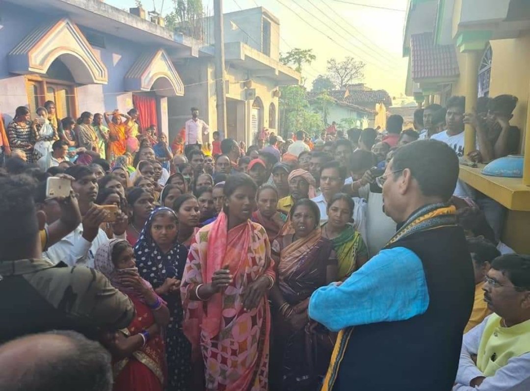 Bjp4Ramgarh's tweet photo. @BJP4Jharkhand प्रदेश अध्यक्ष  श्रीमान @dprakashbjp
आज रजरप्पा जाकर पुलिस द्वारा बर्बरतापूर्ण कार्रवाई के पीड़ित परिवारों से मुलाकात किया और उन्हे भरोसा दिलाया कि भाजपा उनके साथ खड़ी है और उन्हें न्याय दिलाकर रहेगी. https://t.co/Y7Ce75BrFA