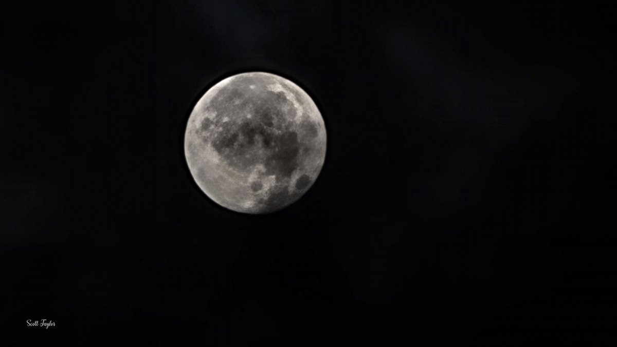 Grallon's tweet image. The Hunters Moon 
#Moon #HuntersMoon #lunar #utah #ut #utwx @ThePhotoHour @StormHour @NatGeoTravel @magnautah @UtahIsAwesome @pbsutah @NASA @MagnaChamber @fox13 @abc4utah @KUTV2News @KSL5TV @NASAMoon