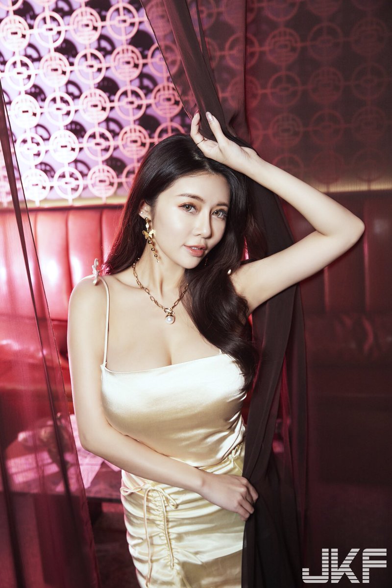 jkftaipei's tweet photo. 安希-155cm-32F
@anxi061
想看更多👉https://t.co/8xmU0rPK7z
#JKF #June #issue46 #cover #lady #JKF女郎 #taipei #beautiful #lovely #women #longlegs #hotlegs #hotpic #nicepic https://t.co/2BvbYNKCV3