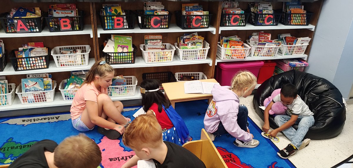 JBESPrincipal's tweet image. 4th graders and K learning to tie shoes. 4th graders wrote down steps and directions, now assisting students. #BEARific B4