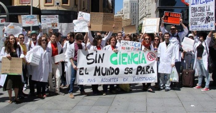 MasCienciaChile's tweet photo. #BecariosAbandonados #RechazoPresupuestoCTCI2022 Agrupaciones de científicos piden a la Cámara Baja rechazar presupuesto 2022 de Ciencia y Tecnología https://t.co/U8dWPd2cED via @ANIP_Chile https://t.co/k9pySvWrvo