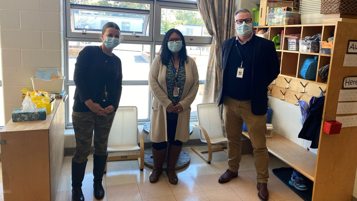 TCDSBdirector's tweet image. Happy Child Care Worker &amp;amp; Early Childhood Educator Appreciation Day! 

Ms. Lagman (DECE) &amp;amp; Mrs. Tercer-Fernandes (teacher) from @SMGTCDSB work as a team to ensure the quality of learning, growth, development &amp;amp; success of our students.