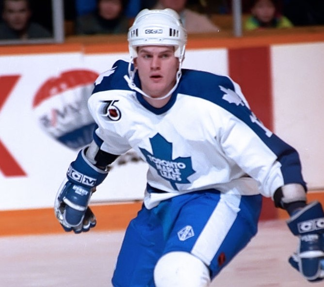 On Oct. 21, 1993, Rob Pearson scored in overtime as the Toronto Maple Leafs beat the Florida Panthers 4-3. The Leafs tied an NHL record with their eighth straight win to start the season. 

(Getty Images) https://t.co/SBOpohOVSq