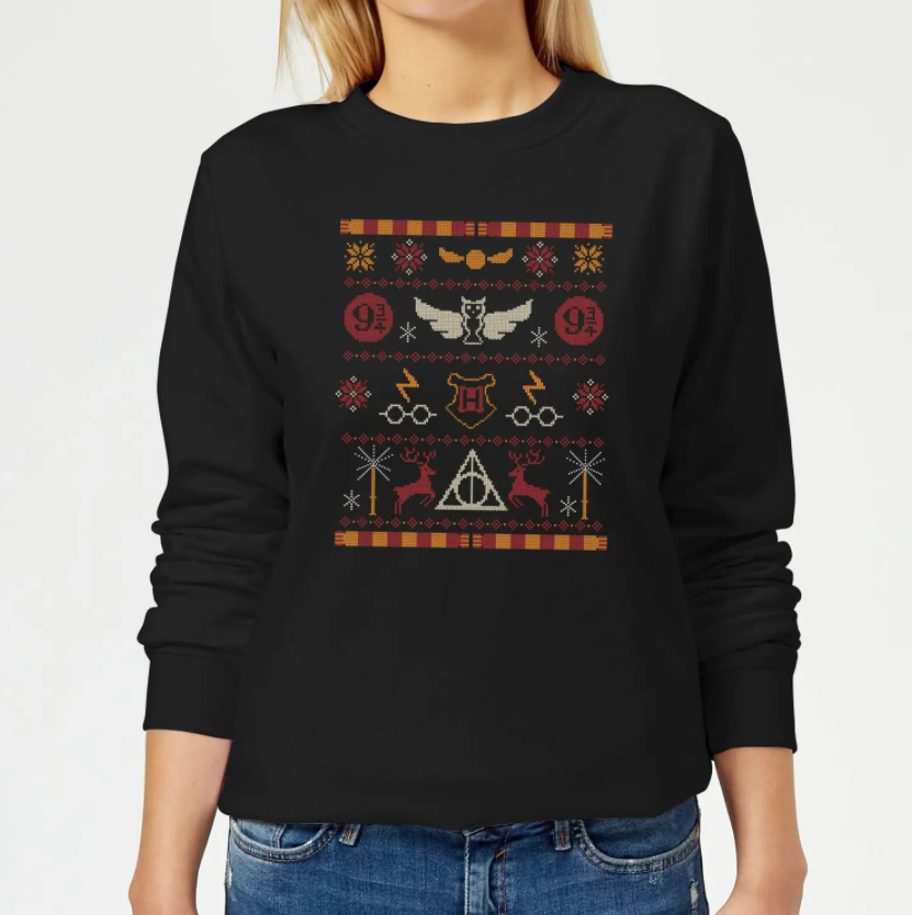 JVCom's tweet photo. Poudlard, Poudlard, Pou du Lard du Poudlard. 🎶

Les pulls de Noël Harry Potter sont arrivés et sont à seulement 19,99€ avec le code "POTTER".

https://t.co/P5wvU3bi1q https://t.co/0intC7nuY4