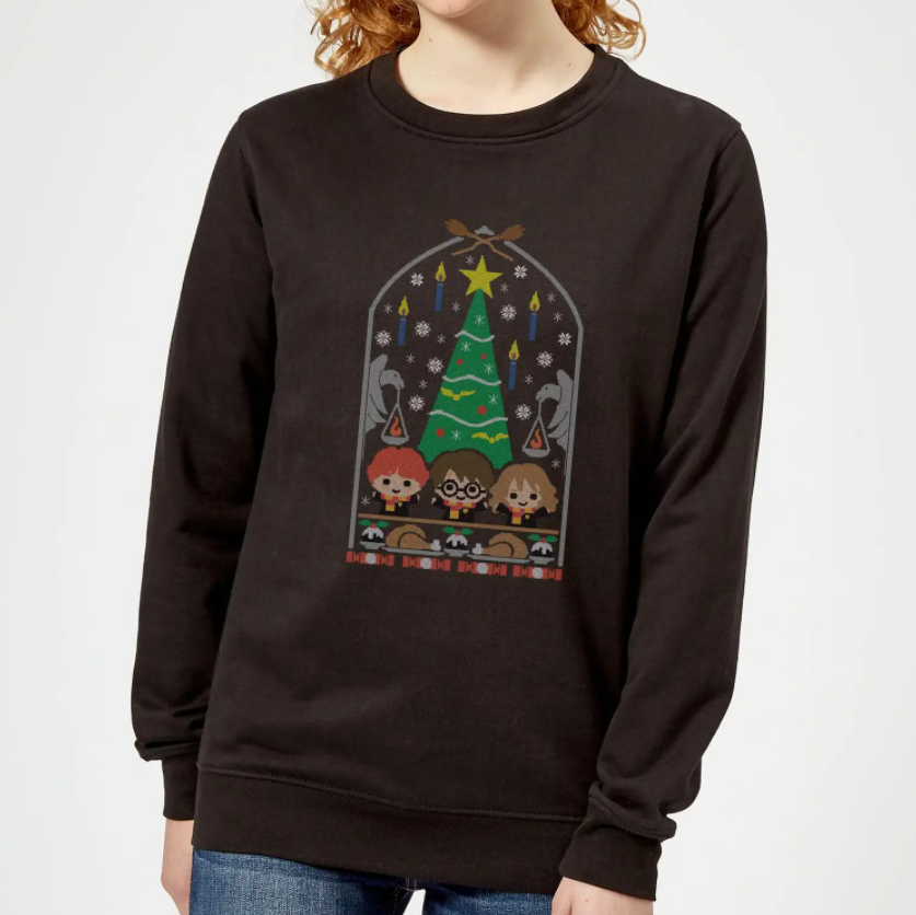 JVCom's tweet photo. Poudlard, Poudlard, Pou du Lard du Poudlard. 🎶

Les pulls de Noël Harry Potter sont arrivés et sont à seulement 19,99€ avec le code "POTTER".

https://t.co/P5wvU3bi1q https://t.co/0intC7nuY4