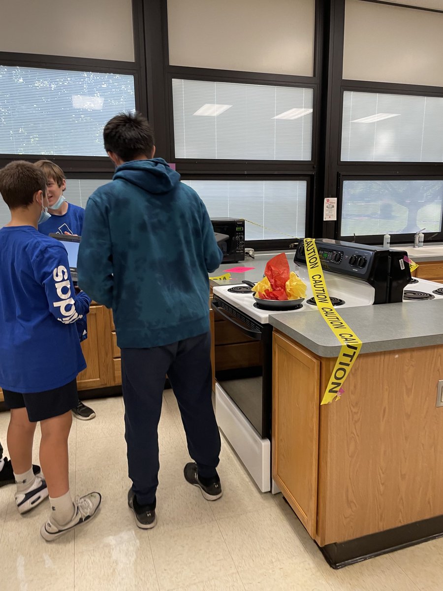 MichaelShoreMS's tweet photo. FCS students having fun in kitchen safety crime scenes! #onceacard https://t.co/b59EgDOsLh