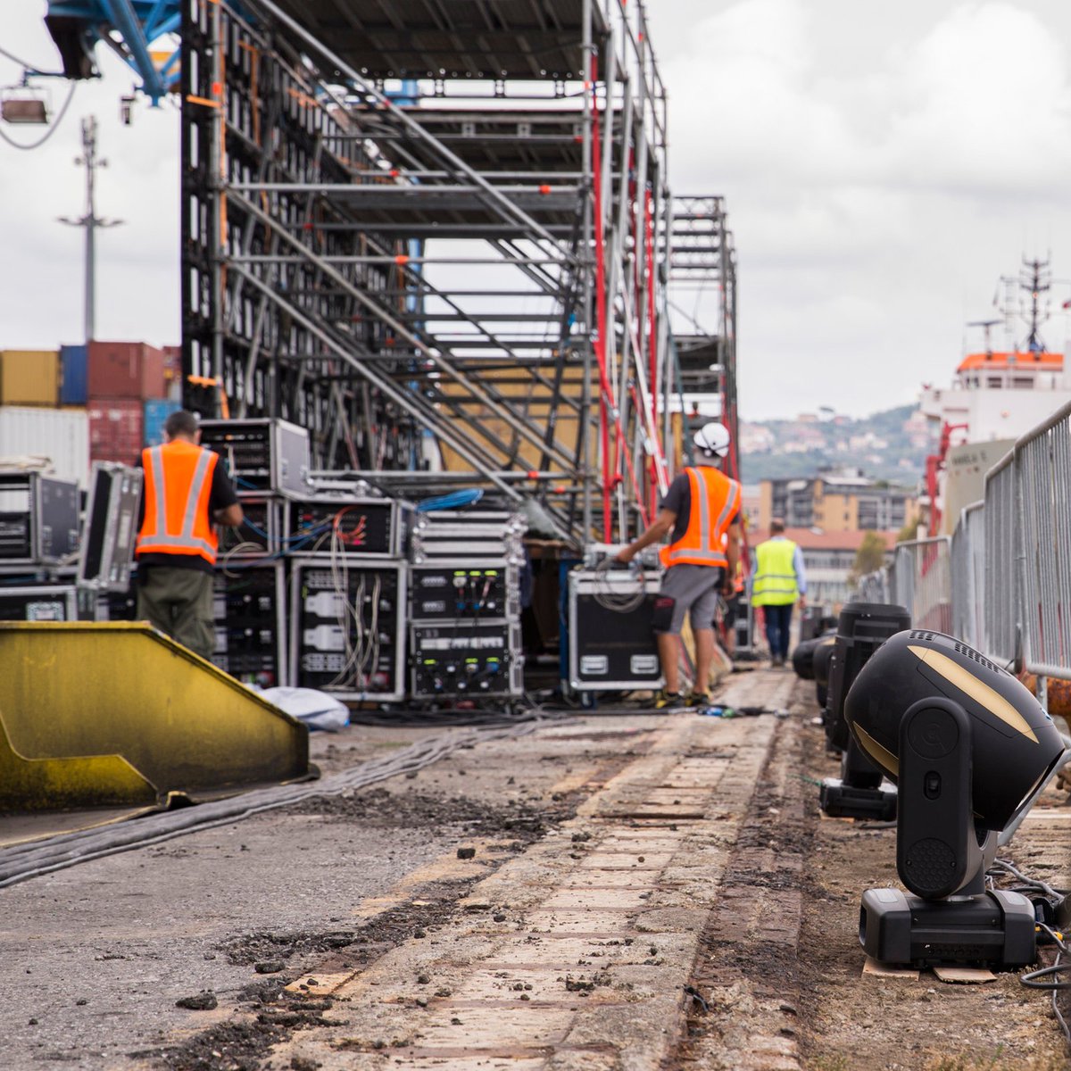 ClayPakyNews's tweet image. Italian rental company @amg_int recently helped LSCT to transform the Port of La Spezia into a huge arena and celebrate their 50 years of operations. #Xtylos and #SharpyPlus were put to good use on the many performances organised.
#Claypaky #IgniteYourShow