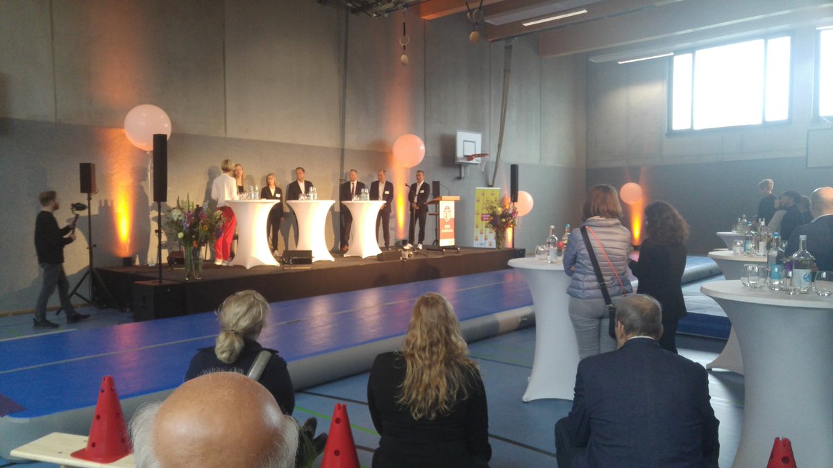 Das Sportzentrum #Hoheluft des ETV #Eimsbüttel geht in Betrieb - ein neues Zuhause für den Sport in #Hamburg. 🏃🤸Auf dem Dach bringt unsere #Photovoltaik-Anlage Höchstleistung. Und bei uns als #Bürgerenergie-#Genossenschaft können natürlich alle mitmachen - genauso wie beim ETV.