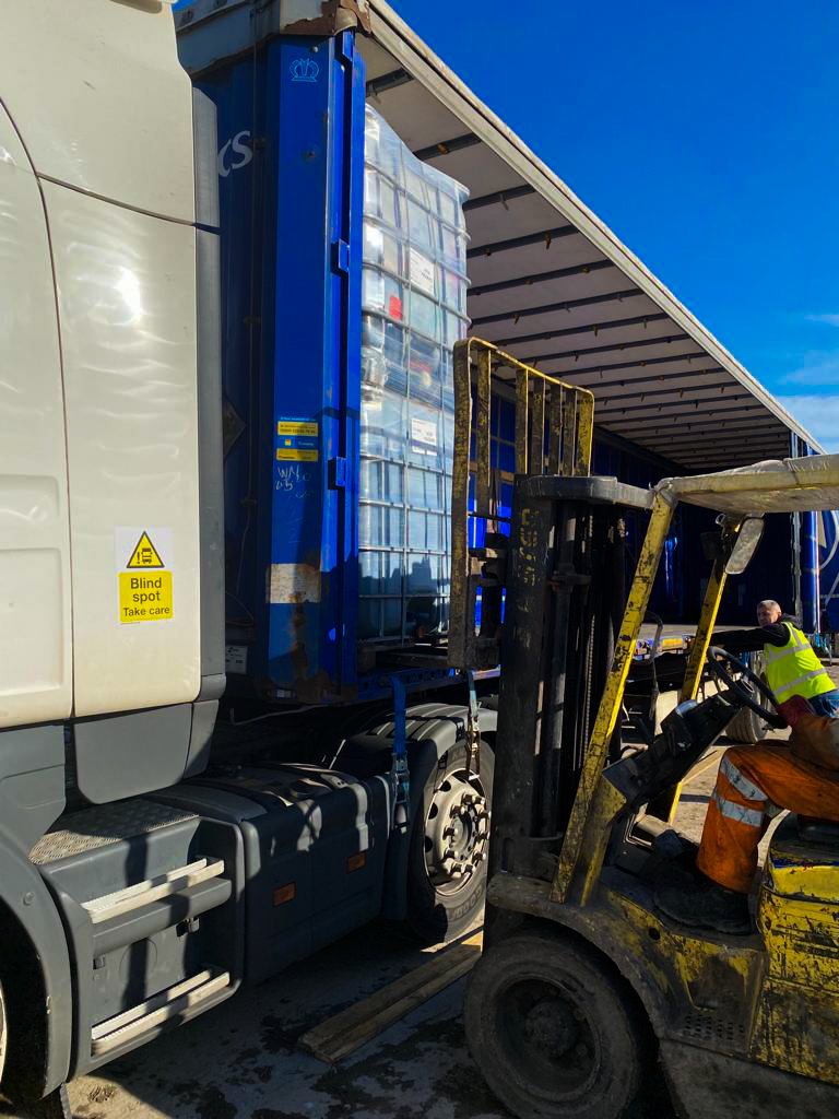 LowmacAlloys's tweet photo. We'd like to announce Lowmac Alloys Ltd.'s 1st T.F.S of Oily rags are successfully being shipped to Sweden to be used as a more efficient and alternative fuel source.

#Cop26 #FuelChange #FuelEnergy #FuelEfficiency #TFS #Business #WasteSolutions #Lowmac https://t.co/199bCjfWnu