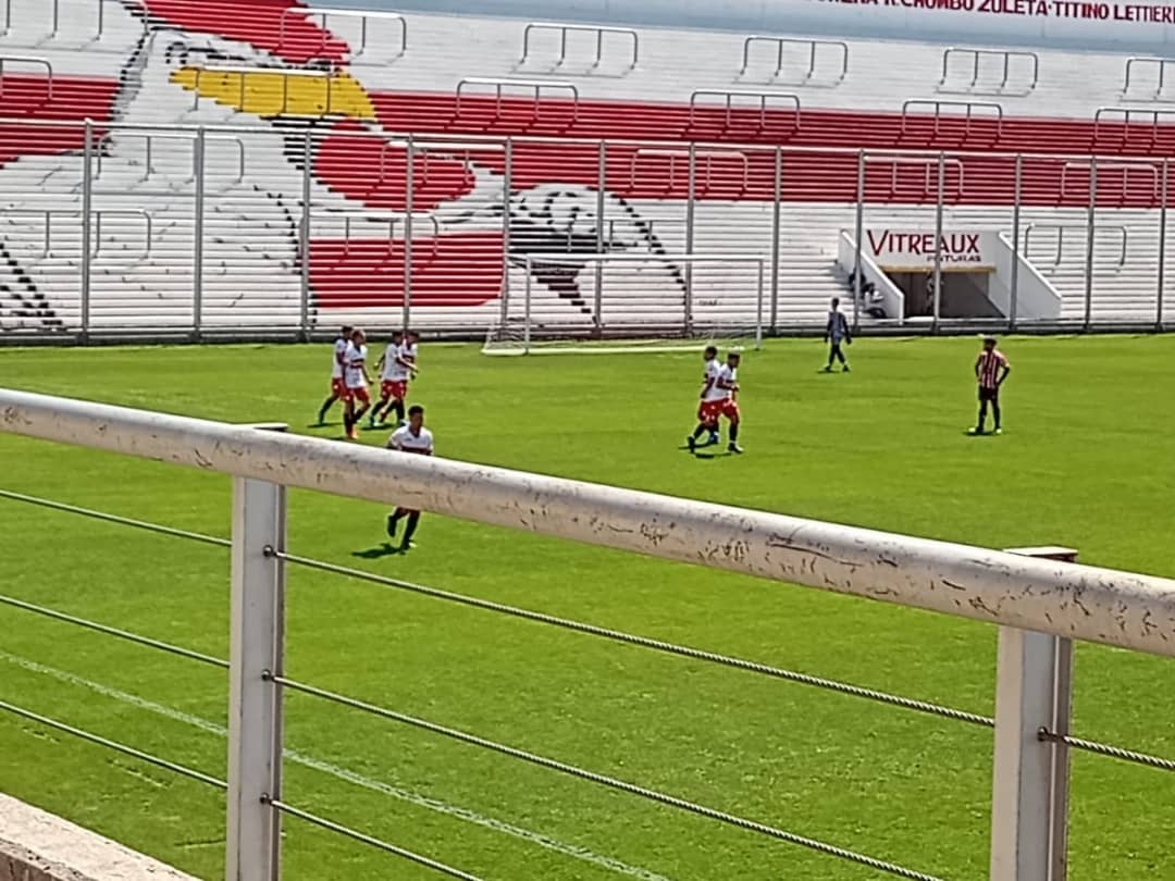 DosGallosLocos's tweet photo. #ReservaCDM 🐓
📢 ENTRETIEMPO
#ClubDeportivoMorón 2️⃣
🆚
#Chacarita 0️⃣
⚽ Joaquín Tonet
⚽ Pedro Valenzuela Suzuki
#VamosLosPibes
#DosGallosLocos
#DondeSeTeOcurra
📷 @YamilNiveiro/ Alejo Lucero https://t.co/7llmfRKfFg
