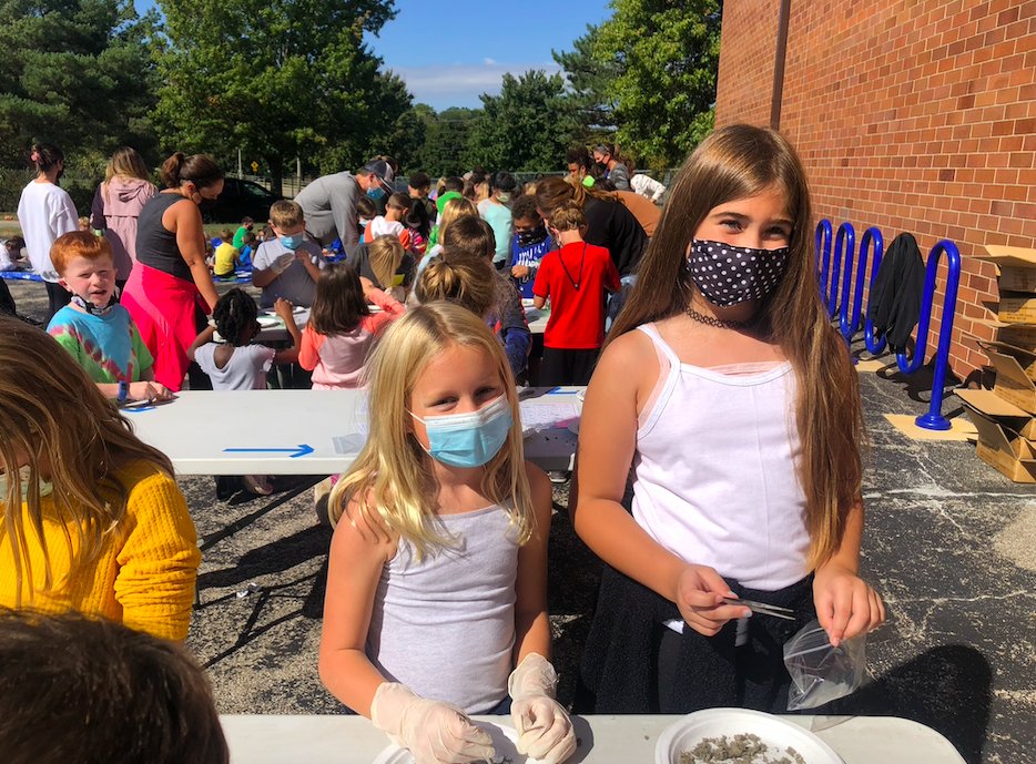 MrsFritschie's tweet photo. Third grade science enrichment. We got to dissect owl pellets. (part 1)
@MillCreek512 @theSMSD @MillCreekLxPTA 
#Discovery #LittleScientists https://t.co/LcH9GrZxs6