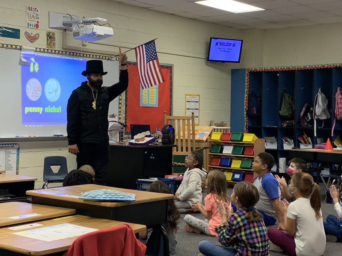 The 21st century version of “Honest Abe” was <a href="/PorterRidgeESNC/">Porter Ridge ES</a> today helping <a href="/MrSebastianFR/">Sebastián FR</a> ‘s class learn about dinero! <a href="/UCPSNC/">Union County Public Schools</a> <a href="/AGHoulihan/">Andrew G. Houlihan</a> <a href="/ParticipateLrng/">Participate Learning</a>